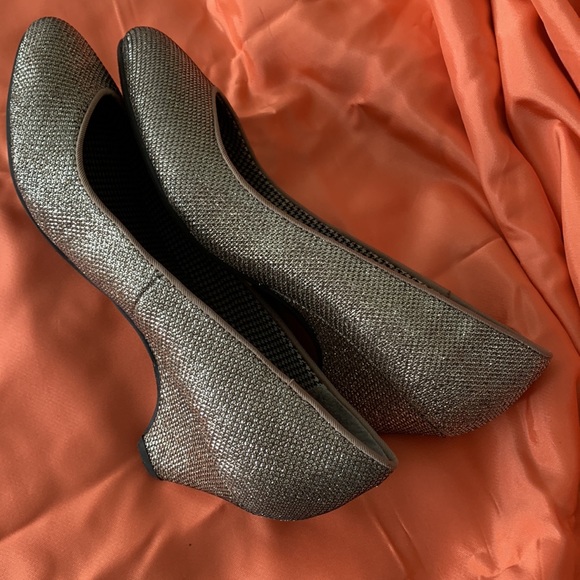 Shimmery low heel BC shoes - Picture 2 of 8